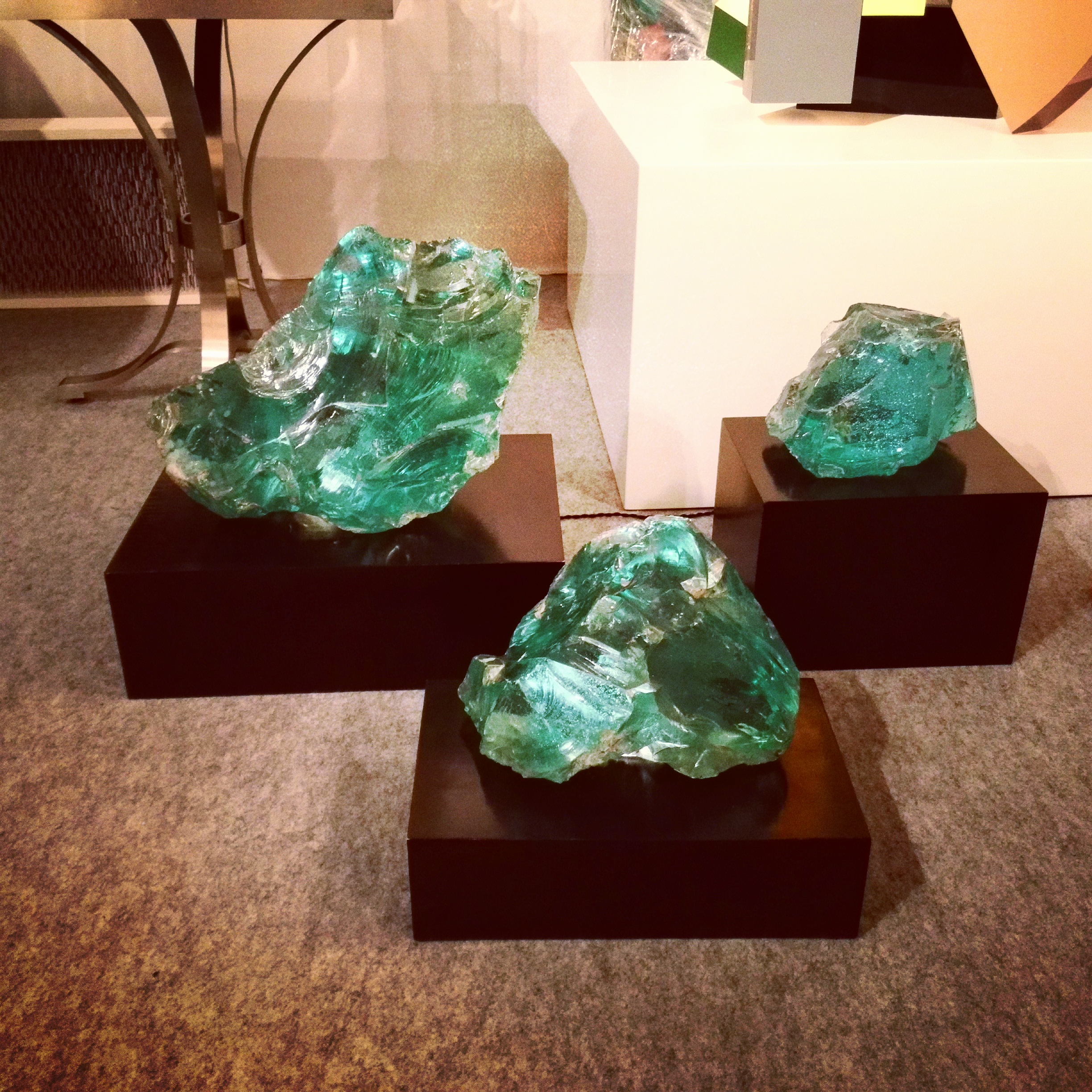 création de socles laqué noir et rétro eclairé